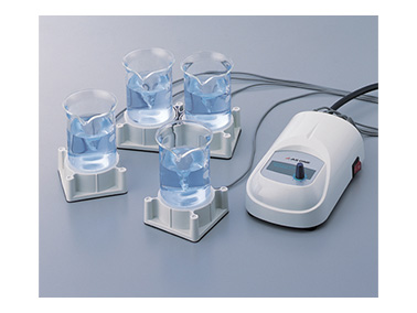Controller CS-1/CB-1. Four stirrers can be run at the same speed.