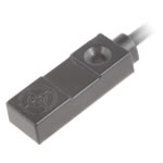 Proximity sensor standard function type, square shape/direct-current 3 wire type. Test distance: 3mm KBP11