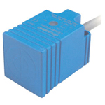 Proximity sensor standard function type, square shape/direct-current 3 wire type.Test distances: 7 mm and 10 mm